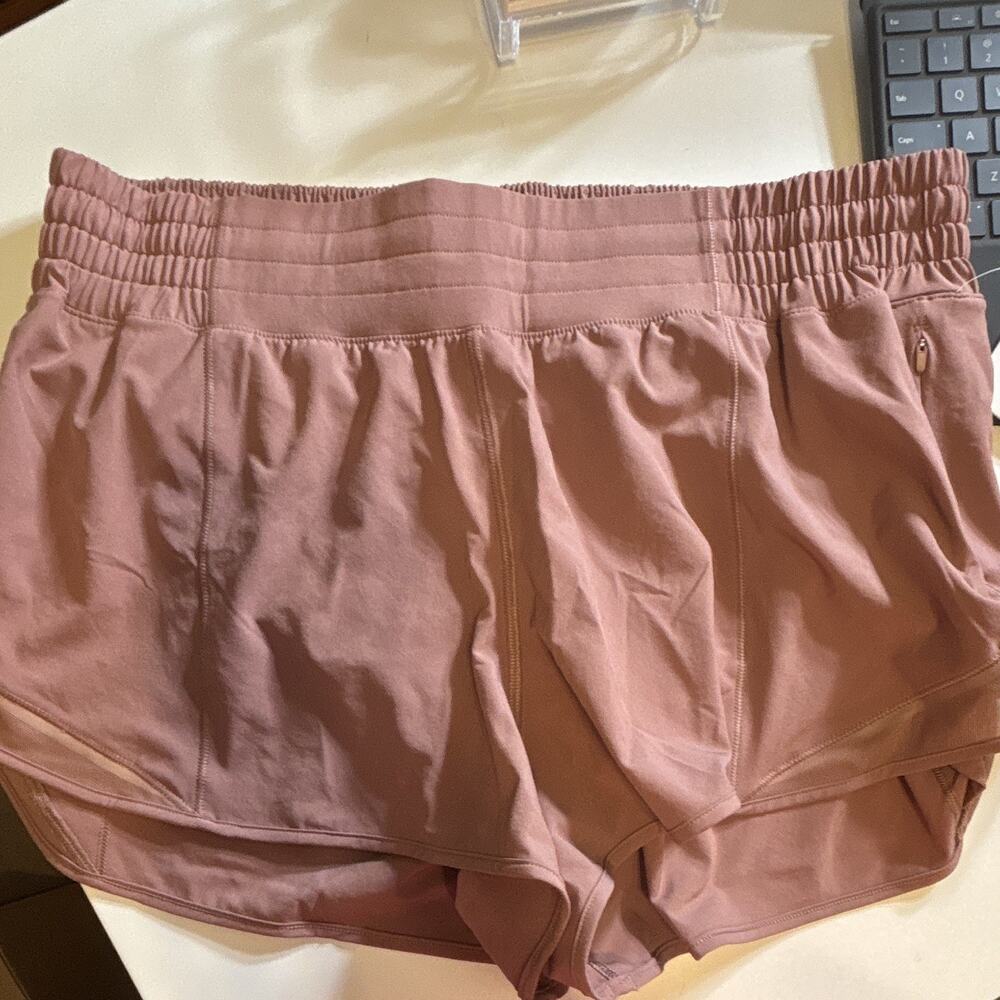 Lululemon Hotty Hot HR Short 2.5" Pink Swift Mesh Lined Quick Dry Reflective